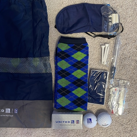 United Airlines PGA Tour Amenity Kit - Picture 2 of 2